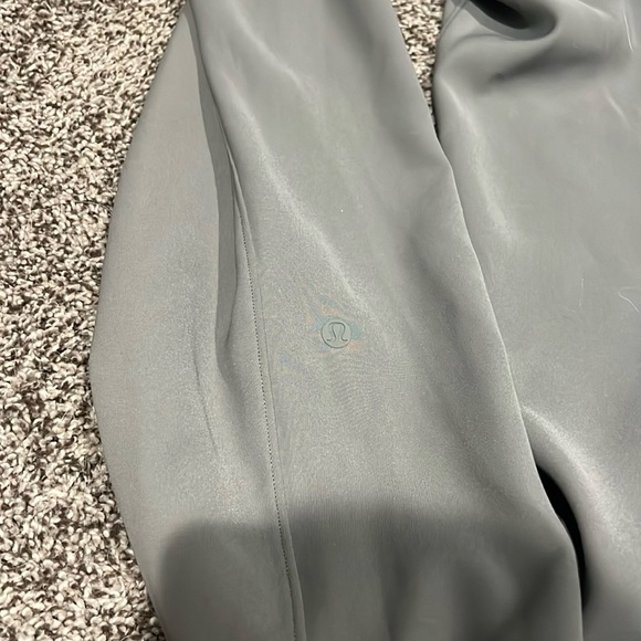 Lululemon green/ sage joggers size 8 - Picture 1 of 5